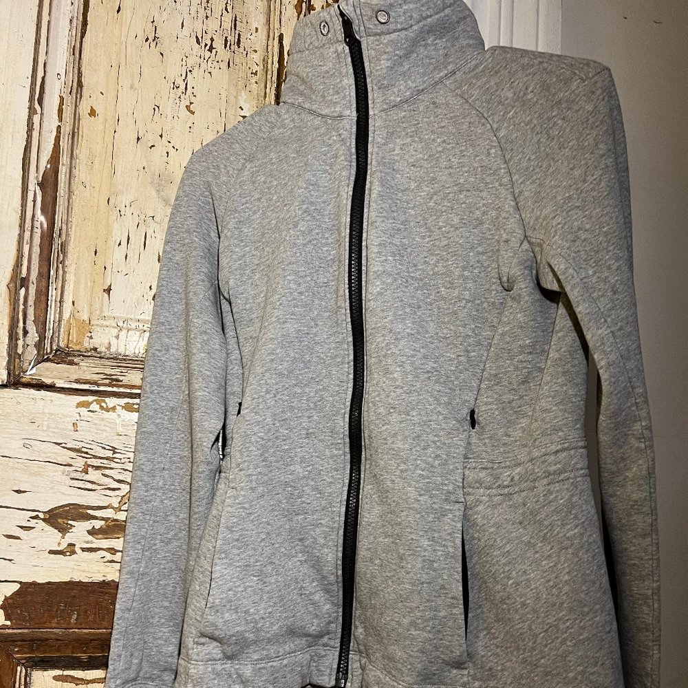LULULEMON &go take-off fleece size 4
